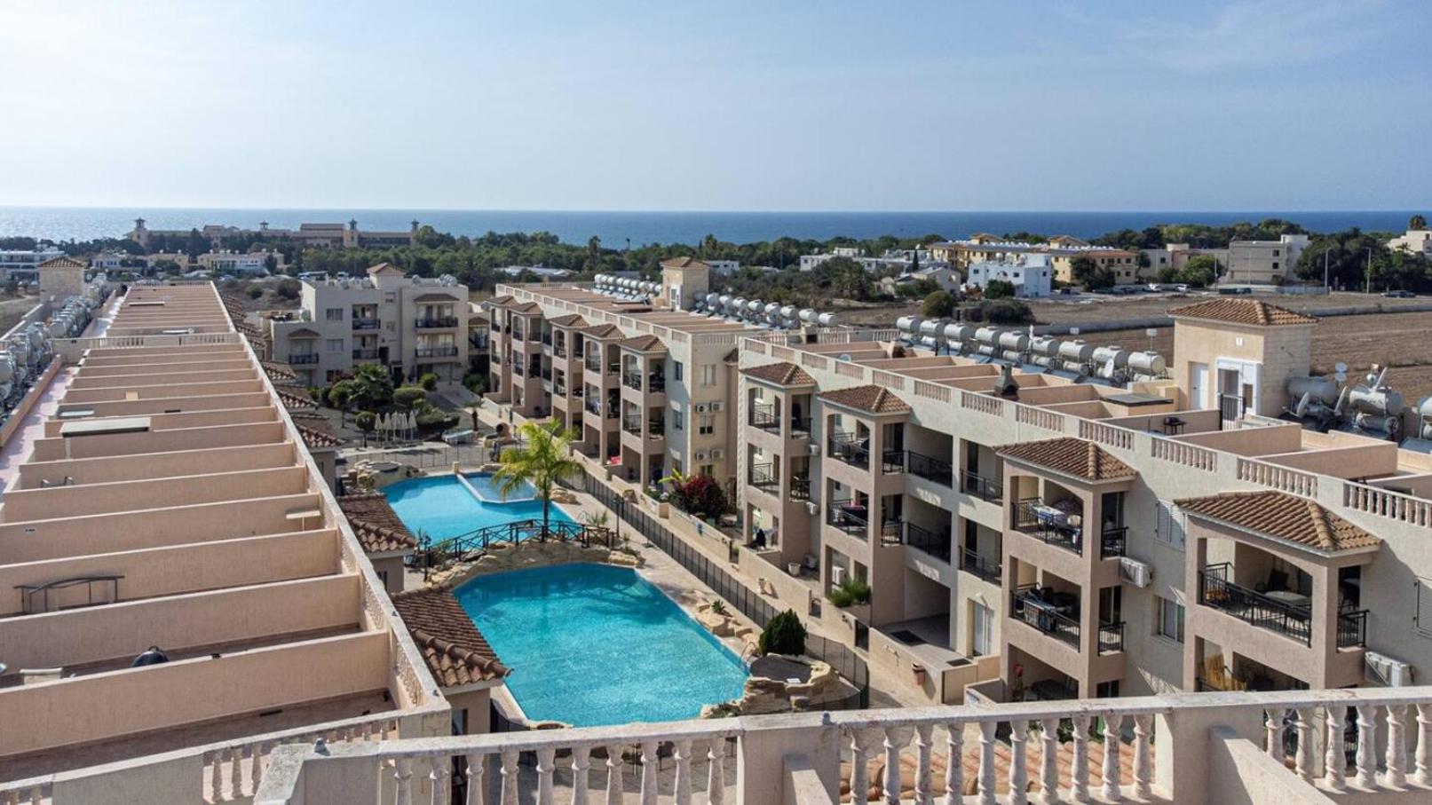 Апартаменты Royal-Seacrest Oasis, Pool-Side Пафос Экстерьер фото